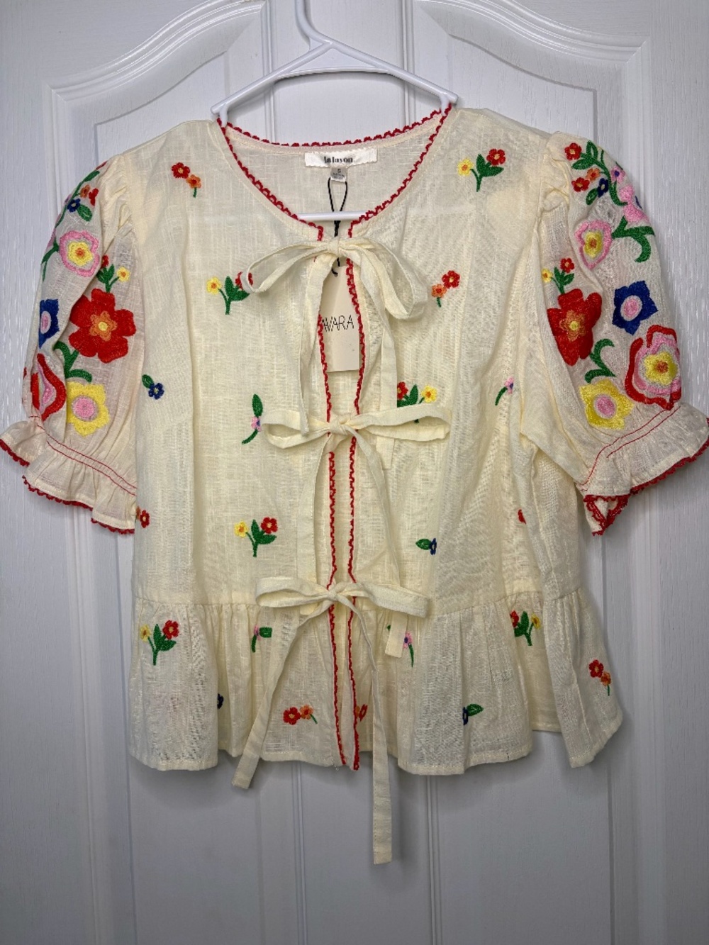 Women's AVARA Tie-Front Peplum Top with Colorful Flower Embroidery Size S NWT - Picture 1 of 13